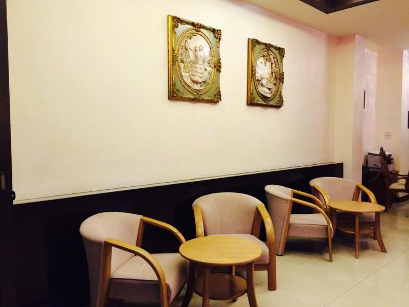 Enjoy'S Beach House & Cafe' Ban Karon エクステリア 写真