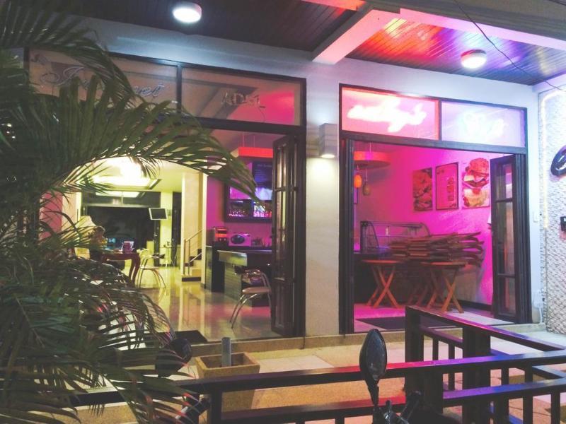 Enjoy'S Beach House & Cafe' Ban Karon エクステリア 写真