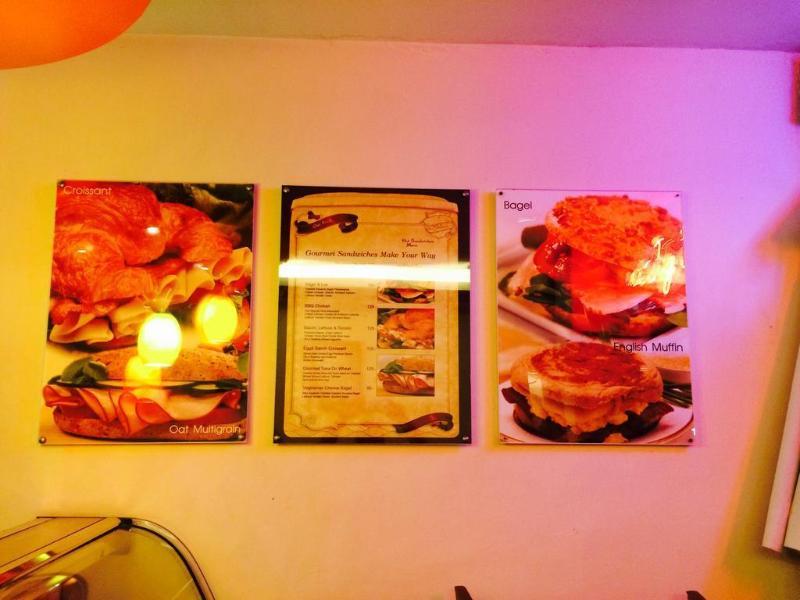 Enjoy'S Beach House & Cafe' Ban Karon エクステリア 写真