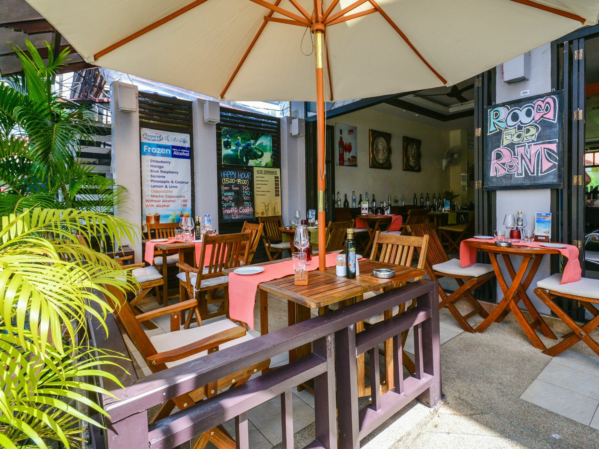 Enjoy'S Beach House & Cafe' Ban Karon エクステリア 写真
