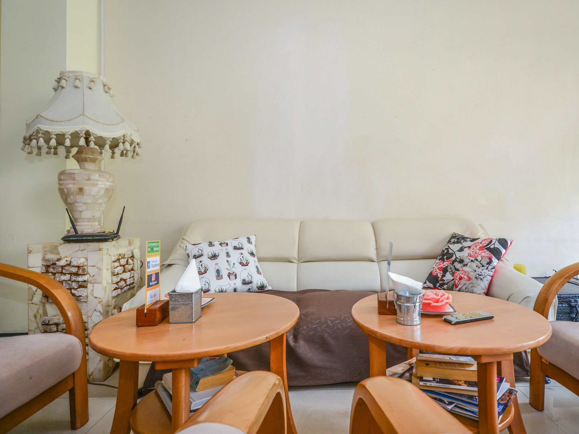 Enjoy'S Beach House & Cafe' Ban Karon エクステリア 写真