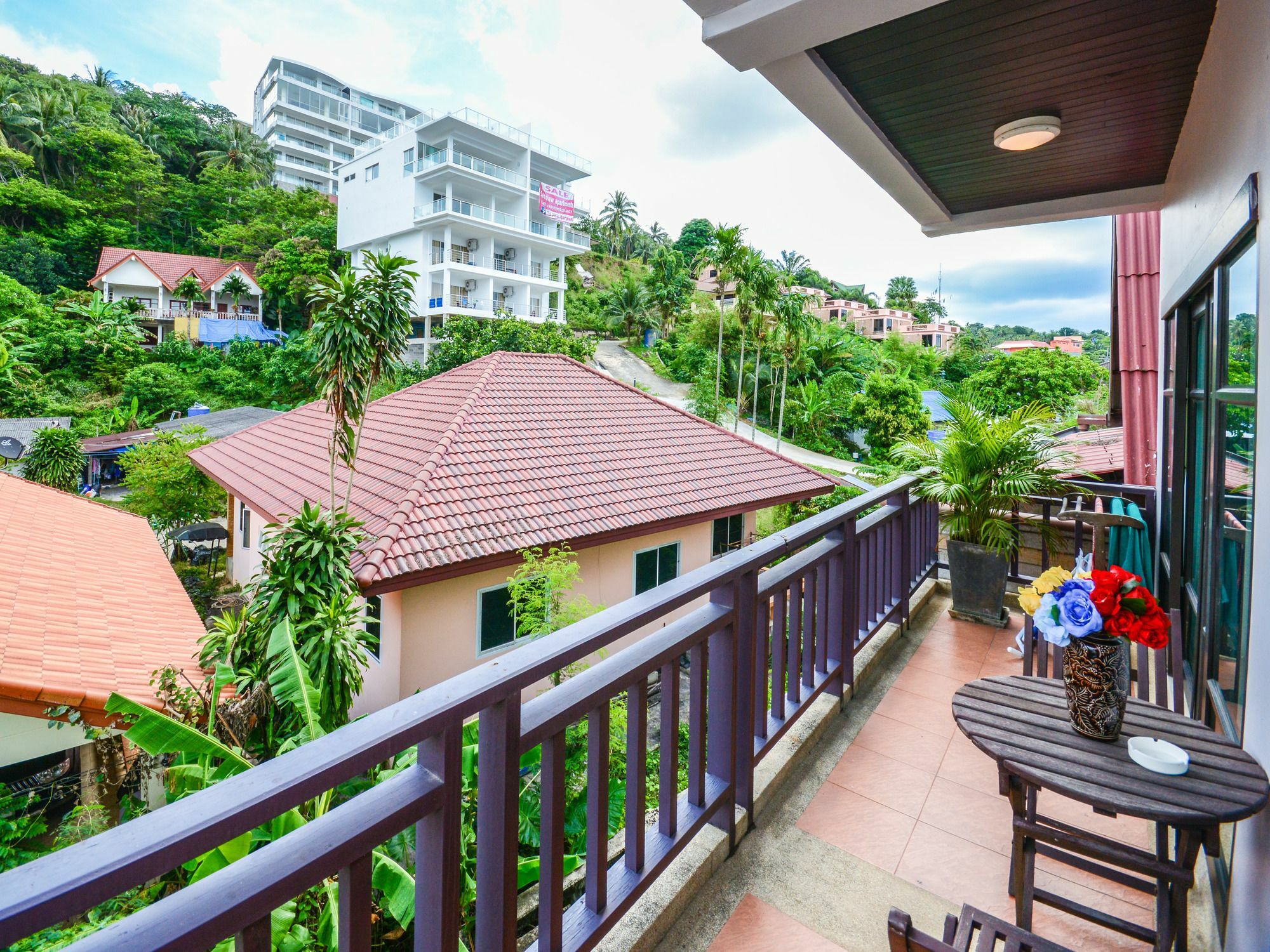 Enjoy'S Beach House & Cafe' Ban Karon エクステリア 写真