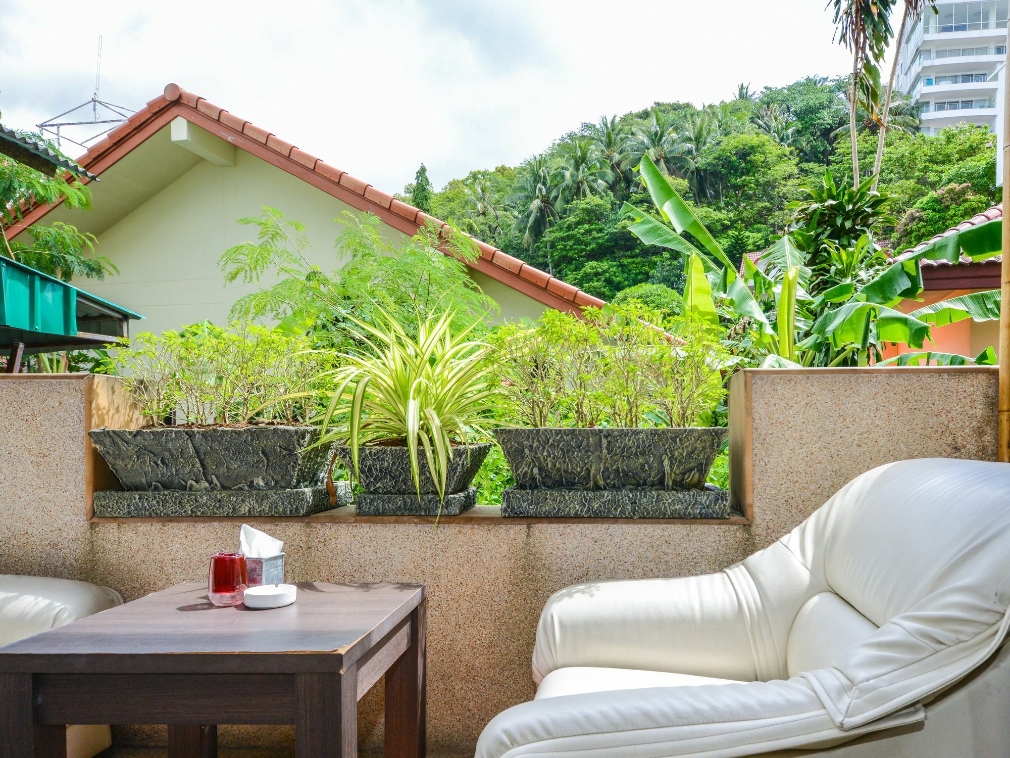 Enjoy'S Beach House & Cafe' Ban Karon エクステリア 写真