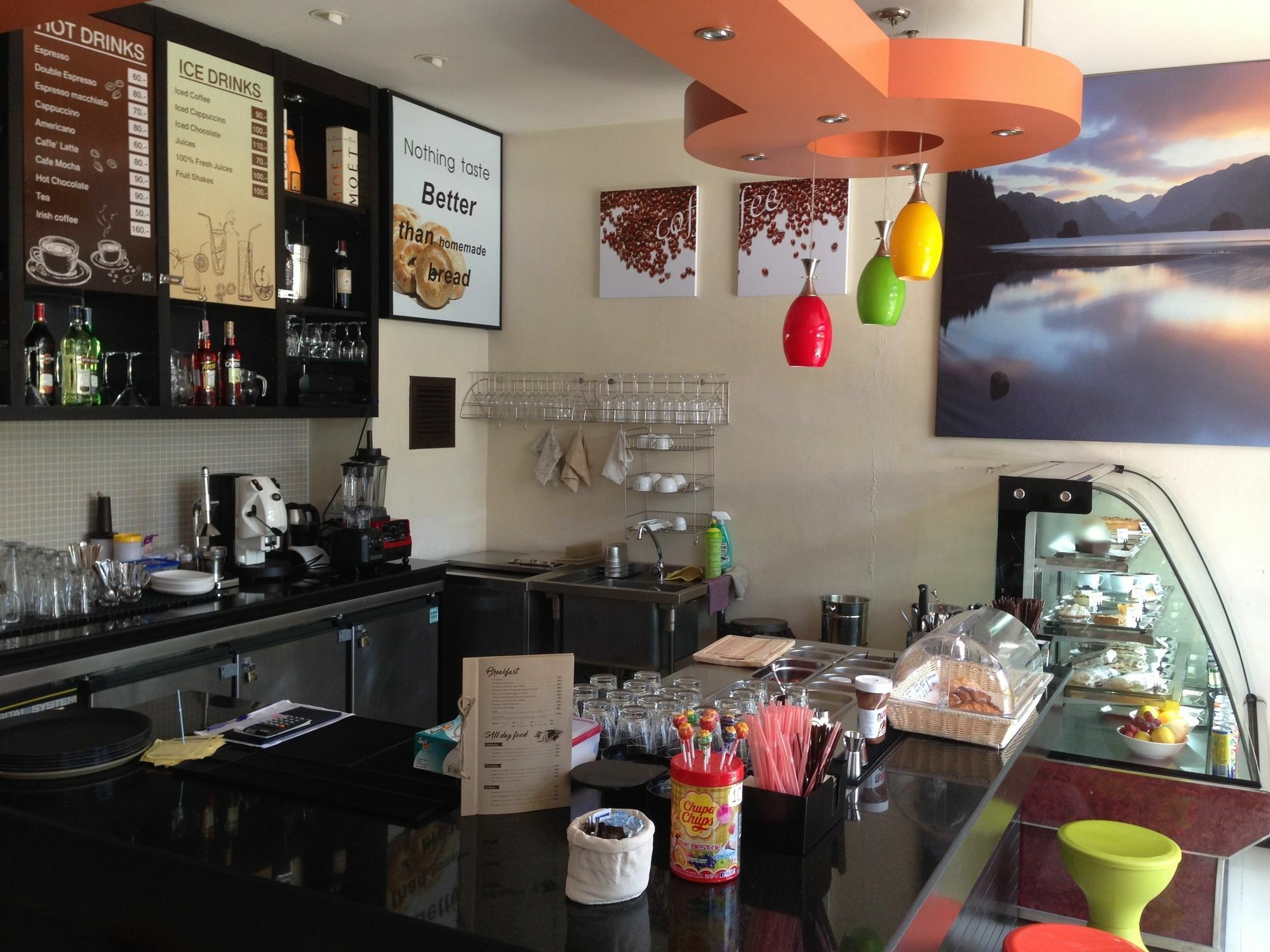 Enjoy'S Beach House & Cafe' Ban Karon エクステリア 写真